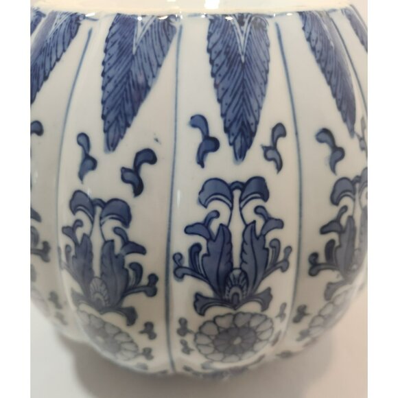 Vtg Large Chinese Blue & White Floral Porcelain Pumpkin Shaped Ginger Jar w/Lid - Picture 9 of 12